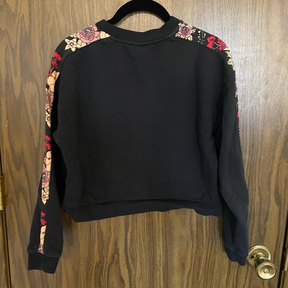 Puma Floral Cropped Sweatshirt - Picture 3 of 5